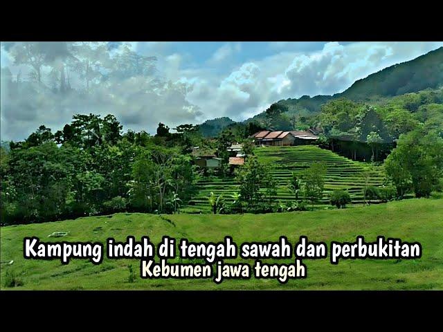 kampung indah di tengah sawah dan perbukitan.pedesaan kebumen jawa tengah