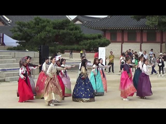 Amazing Korean Girl's College Dance with Traditional Clothes