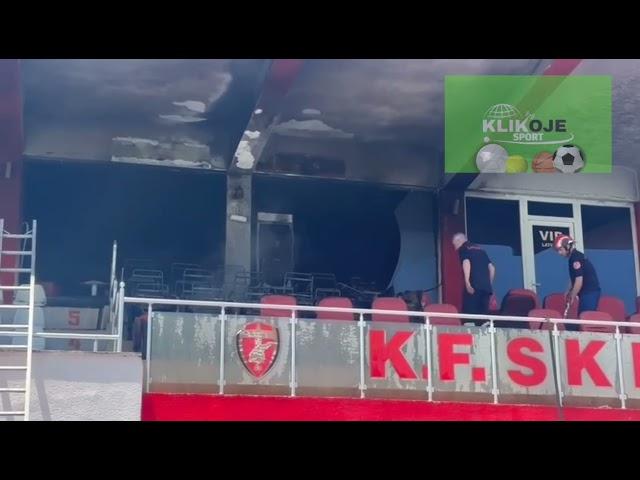 Merr flakë tribuna qendrore e stadiumit të Skënderbeut