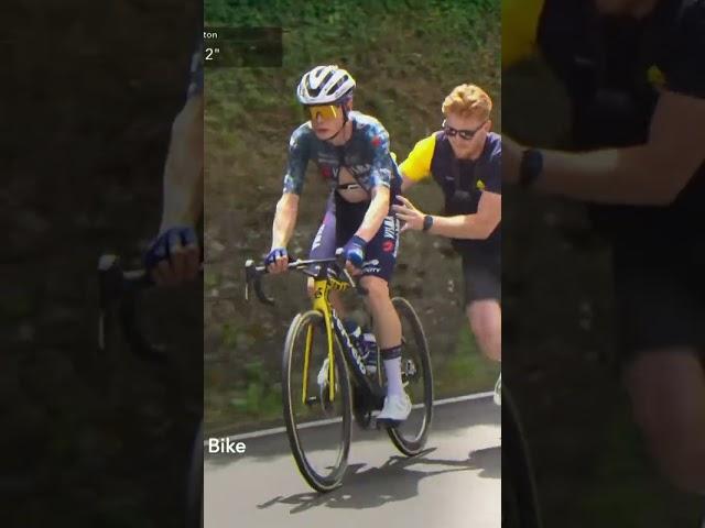 Vingegaard changes bike after a puncture  #roadcycling #tourdefrance