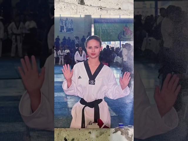 Y si metemos a Bella Dueñas a taekwondo 