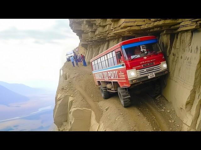 Les Routes les plus DANGEUREUSES du Monde !