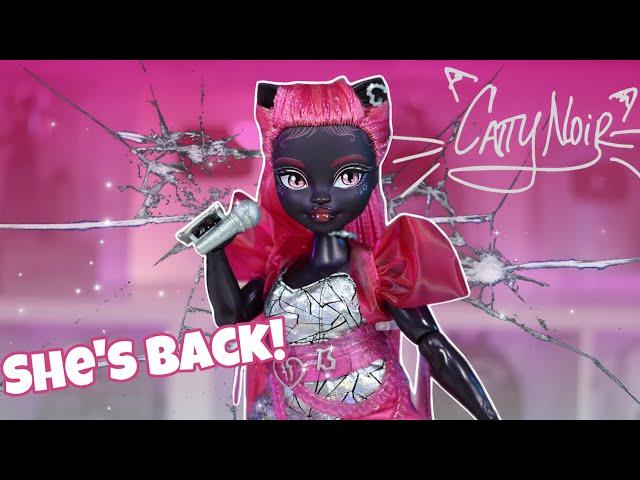 Catty is back! Monster High Catty Noir Doll Unboxing + Try On