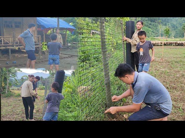 A mysterious person appeared and helped the mother and daughter fence the garden /@lythihanh23