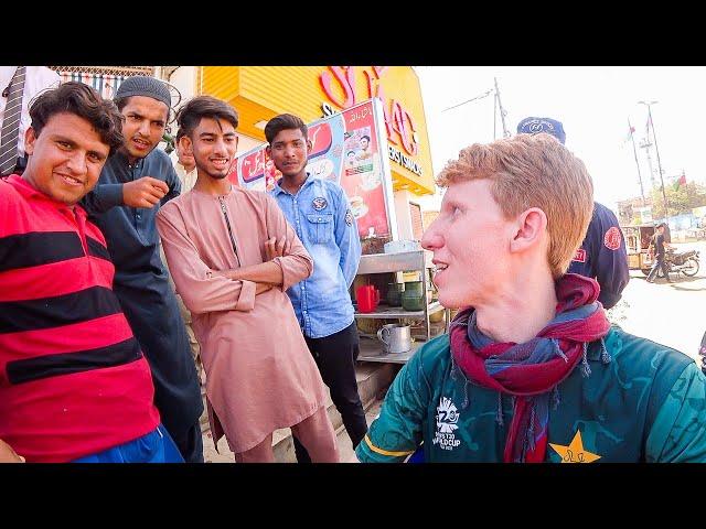 Friendly Pakistanis in Karachi give me free meal 