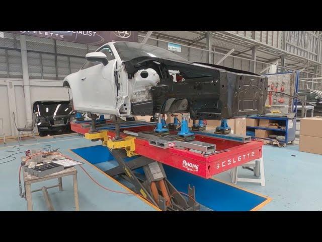 PORSCHE 992 collision repair on-job training with Cameleon universal jig system by Celette