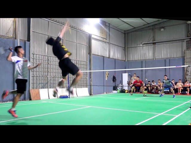 Offensive badminton. Dropshot? No! Only Smashing!!!