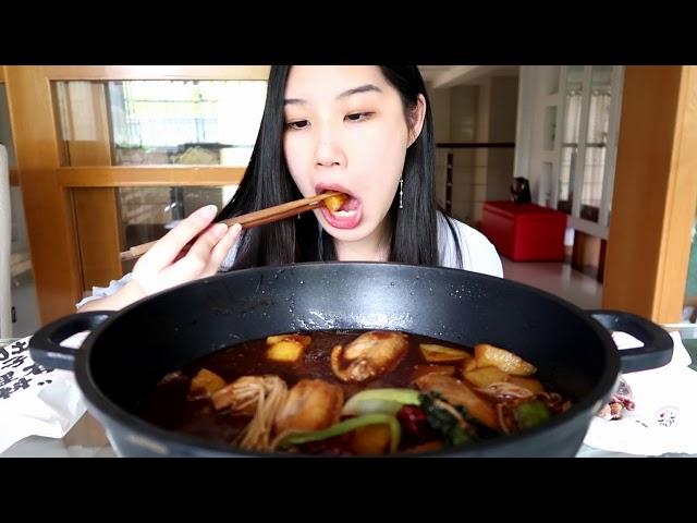 【吃播】秒杀胖哥俩的鸡翅焖锅！肚子里有料的包子