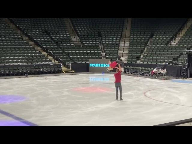 Alexa Knierim and Brandon Frazier rehearsing