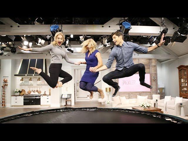 Mariel Hemingway Show Us How She Maintains Her Fitness! - Pickler & Ben