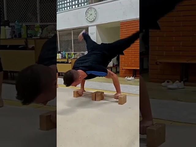 Parkour & Freestyle Static Calisthenics Sesh | Mike Dyakov  #shorts #calisthenics #viral