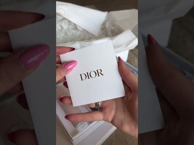 Dior Loyalty Program Gold Satus Gift is so cute! This Miss Dior bottle is so gorgeous #diorbeauty