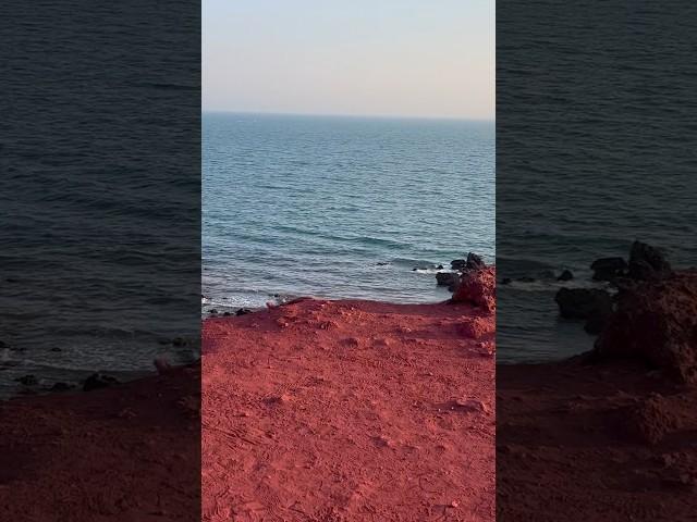 ساحل رویایی هرمز ، ساحل سرخ و بعد ساحل نقره‌ای Red Beach and Then Silver Beach in Hormoz Island