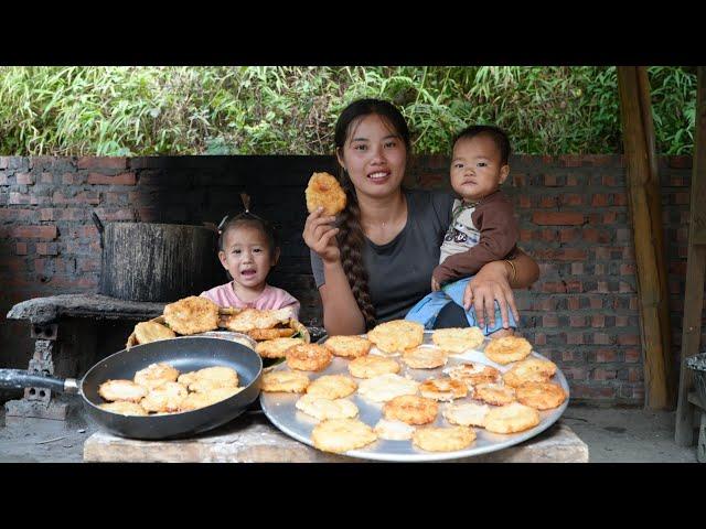 Harvest corn and bring it to the market to sell - make corn cakes to eat with your children