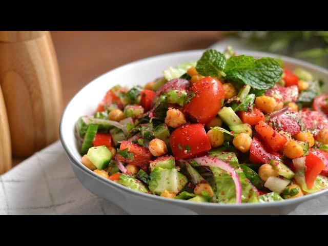 Green salad with chickpeas | Easy, quick and delicious salad | Ingredients available at home