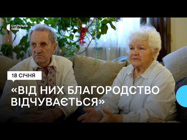 В'яжуть шкарпетки та готують варення: як подружжя пенсіонерів з Одеси допомагає ЗСУ