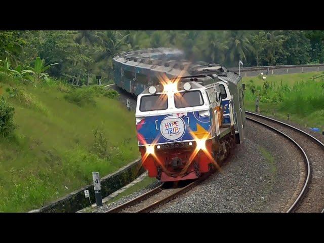 Kereta Api Meliuk - liuk di Kawasan Kalimenur Sentolo Kulon Progo - Indonesian Railway -