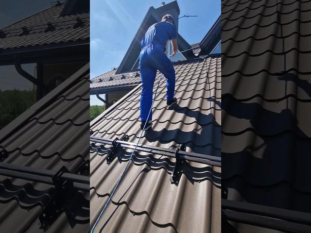Вода пролетает мимо водостока. Что делать? #кровля #roof #rooftop #работа #строительство