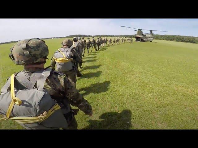 CH-47 CHINOOK AIRBORNE JUMP