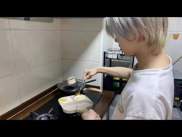 [ENG] 221019 刘隽 Liu Jun Vlog: "Frying an egg is also difficult"