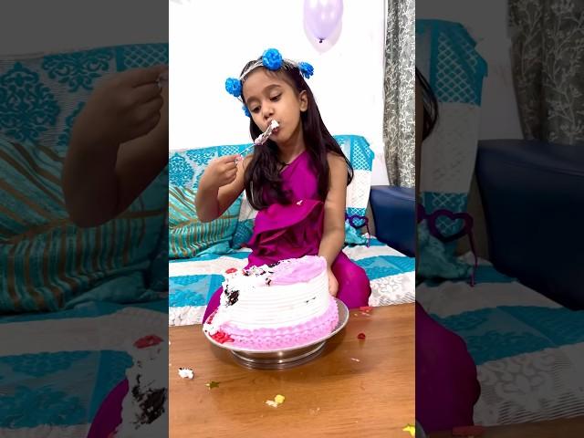 amaira n sara cake kha liya #shorts #thegeetagurjar #radharani