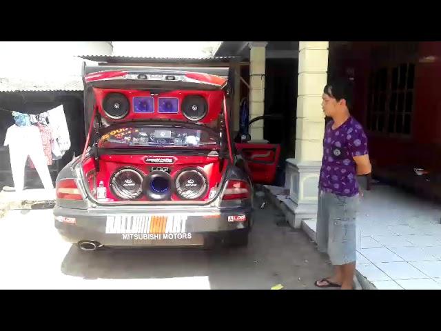 Audio Mobil sedan Mitsubishi Lancer