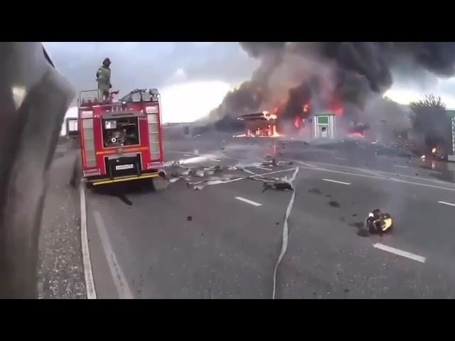 Взрыв на заправке в Грозном / пожарный в критической ситуации восхваляет Всевышнего