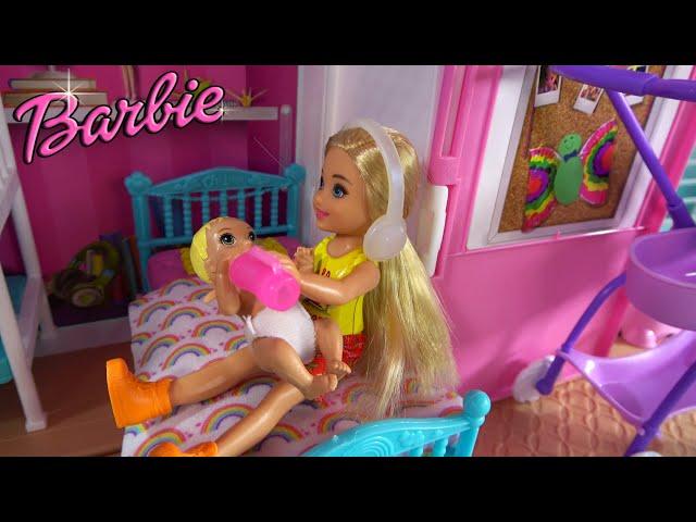 Barbie and Ken in Barbie Dream House with Barbie's Sister Chelsea: How to Take Care of Baby