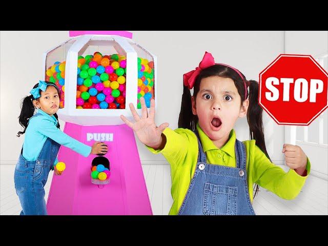 Giant Gumball Machine Toy Swap Adventure: A Lesson on Sharing & Caring