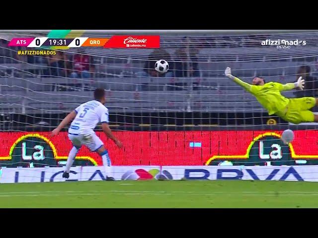 ¡Increíble atajada de Camilo Vargas! 