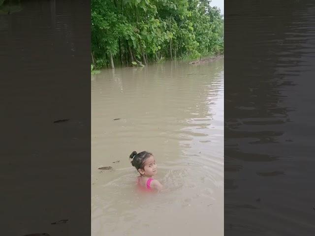 Happy Ajalah . Meski Banjir Tetap Ceria Bermain Bersama .