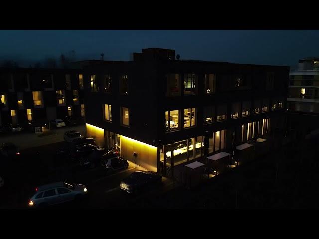 Drohnenaufnahmen der Außenbeleuchtung von Kemper · Steiner and Partner Architekten