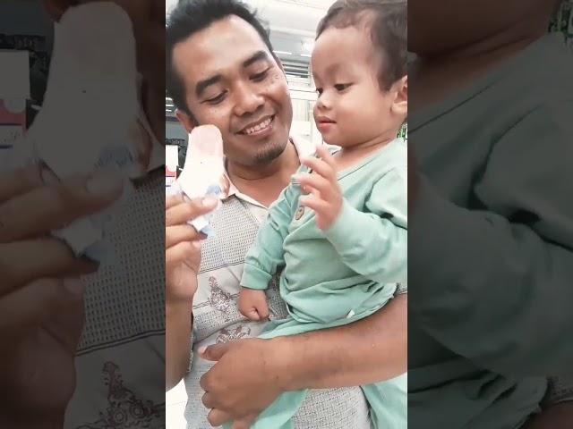 kimpul mama makan es krim