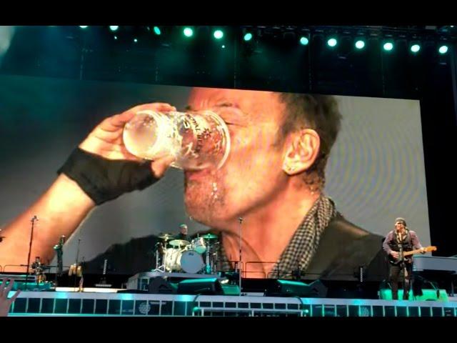 Darlington County & drinking beer, Bruce Springsteen Horsens/Denmark, 20-07-2016