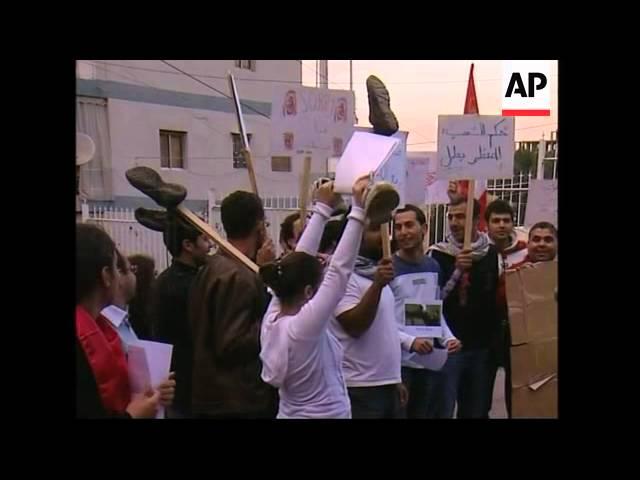 Communist Party members call for release of Iraqi shoe tossing journalist