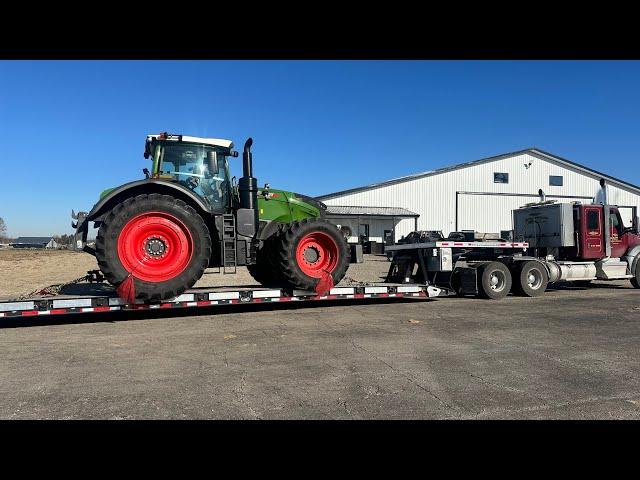 Delivery for Brown Farms! A new Fendt Tractor for Christmas