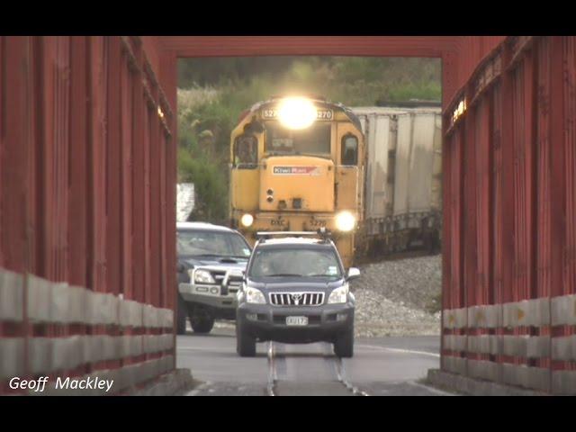 Train meets traffic on road - rail bridge in New Zealand