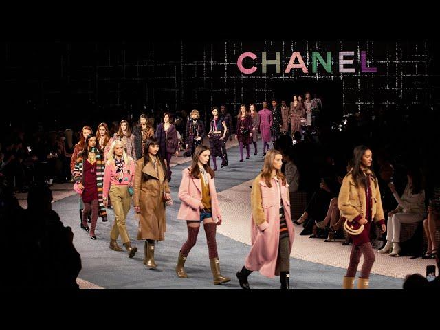 INFINITE TWEED, the Film of the CHANEL Fall-Winter 2022/23 Ready-to-Wear Show — CHANEL Shows