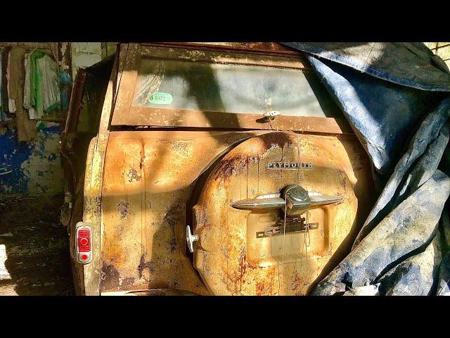 Abandoned Gas Station ️ RARE 1940s Plymouth Discovered Kentucky URBEX very busy intersection