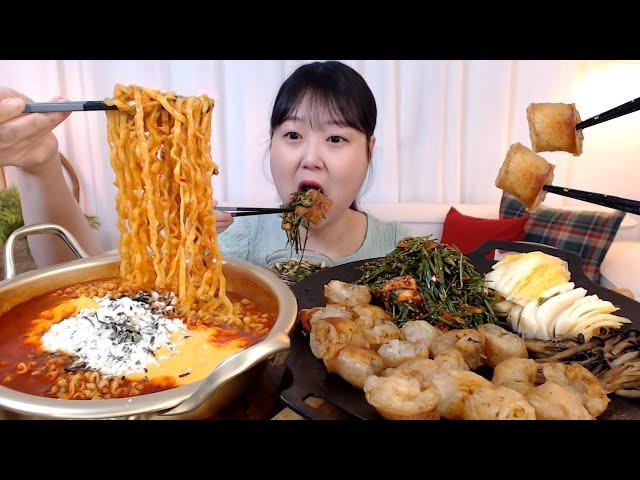 체다치즈 불닭볶음탕면 통통하고 바작바작한 통대창구이 1KG 부추무침 백김치 먹방 Mukbang Koreanfood Spicy Noodles