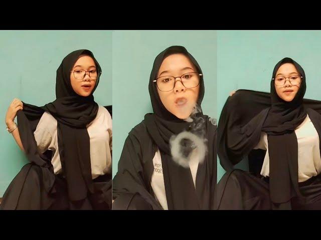 LIVE TIKTOK CEWEK HIJAB CANTIK MEROKOK