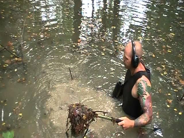 Civil War Relic Hunting with Wes-N-VA-Jamie in the water