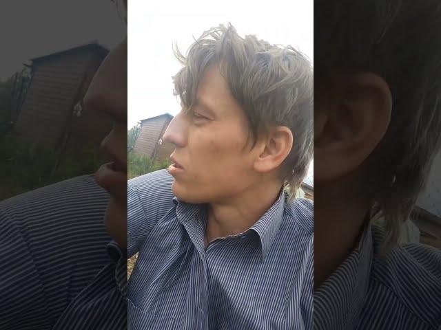 Алексей Щербаков копает тëще огород...