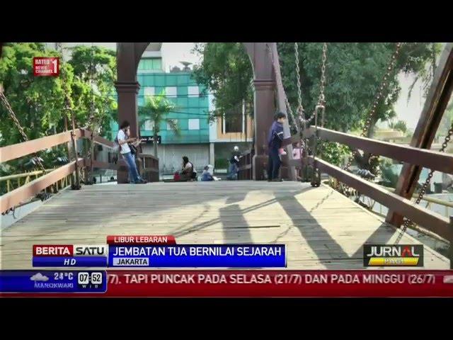 Berkeliling Kawasan Kota Tua dengan Sepeda Ontel