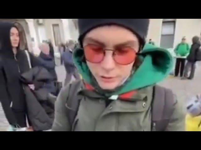 Человек в статусе человека общается с полицией и ТЦК по скриптам.