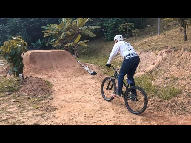 Sendo o COBAIA para testar as rampas NOVAS!!! - Dirtjump "?" #1