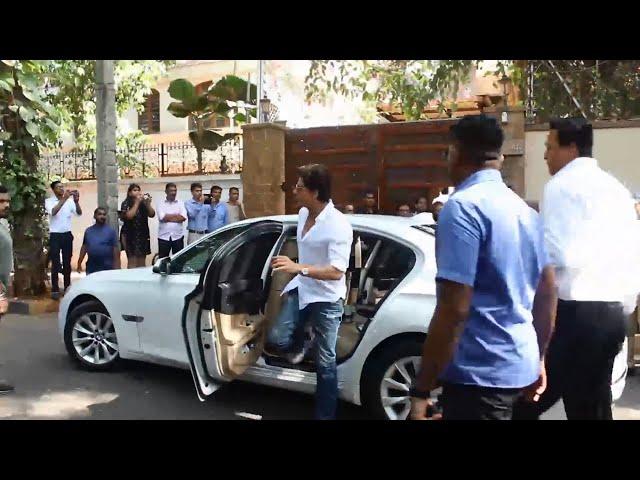 SRK visits Ajay Devgan house