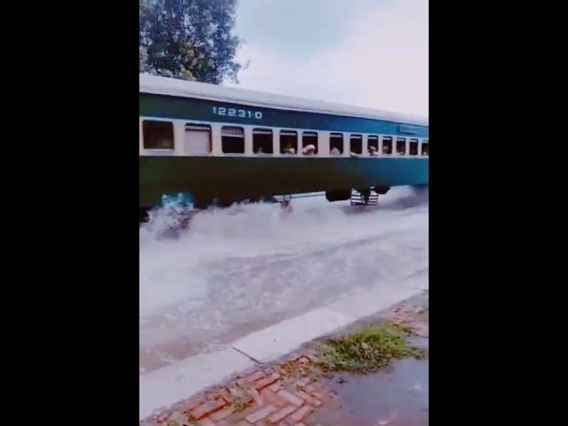 Train stuck in a Flood || Pakistan Railway