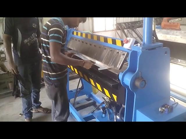 Sheet folding machine