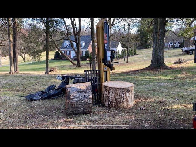 Splitting Heavy Red Oak on CountyLine 25 Ton Fast Log splitter!